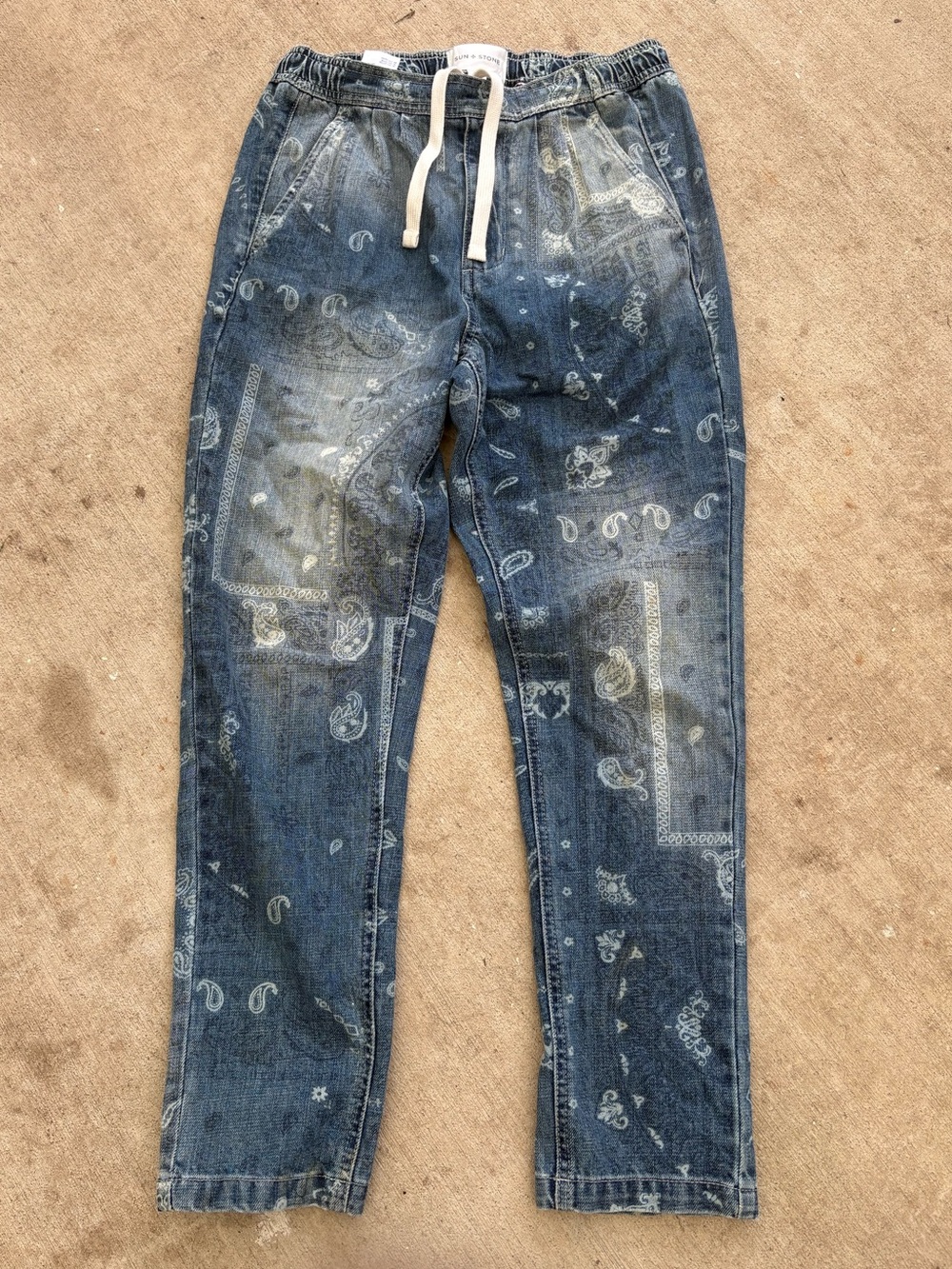 Sun + Stone Men's Dark Blue Bandana-Print Relaxed Jeans